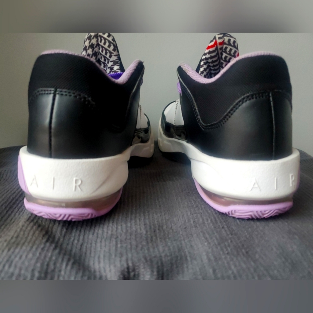 Jordan Max Aura black and Lilac size 4 - Picture 2 of 5